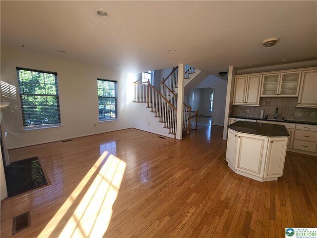 Building Photo - 5215 Spring Ridge Dr E