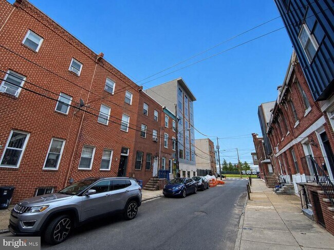 Building Photo - 2020 N Carlisle St