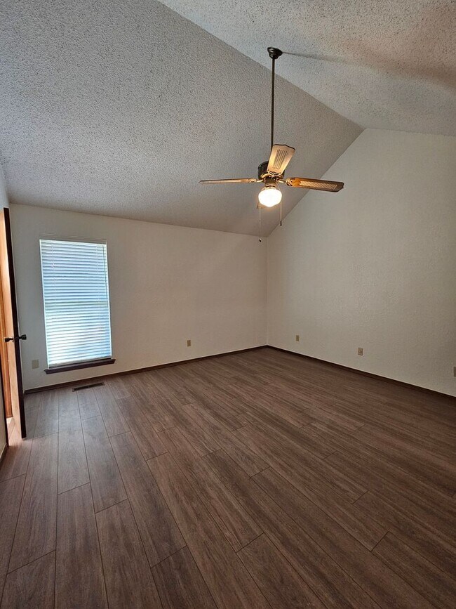 Building Photo - (3) Bed/(2) Bath in NW Norman Avail NOW!