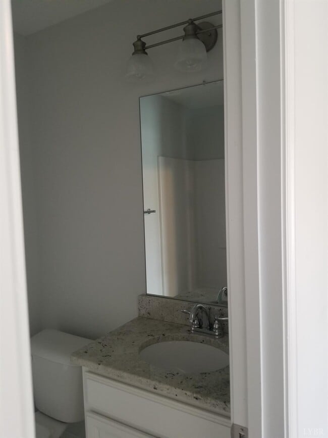 Building Photo - 104 Squire Cir