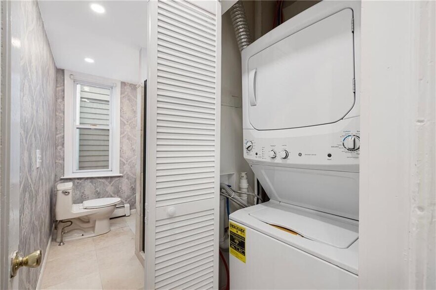 Building Photo - 5 Solar St