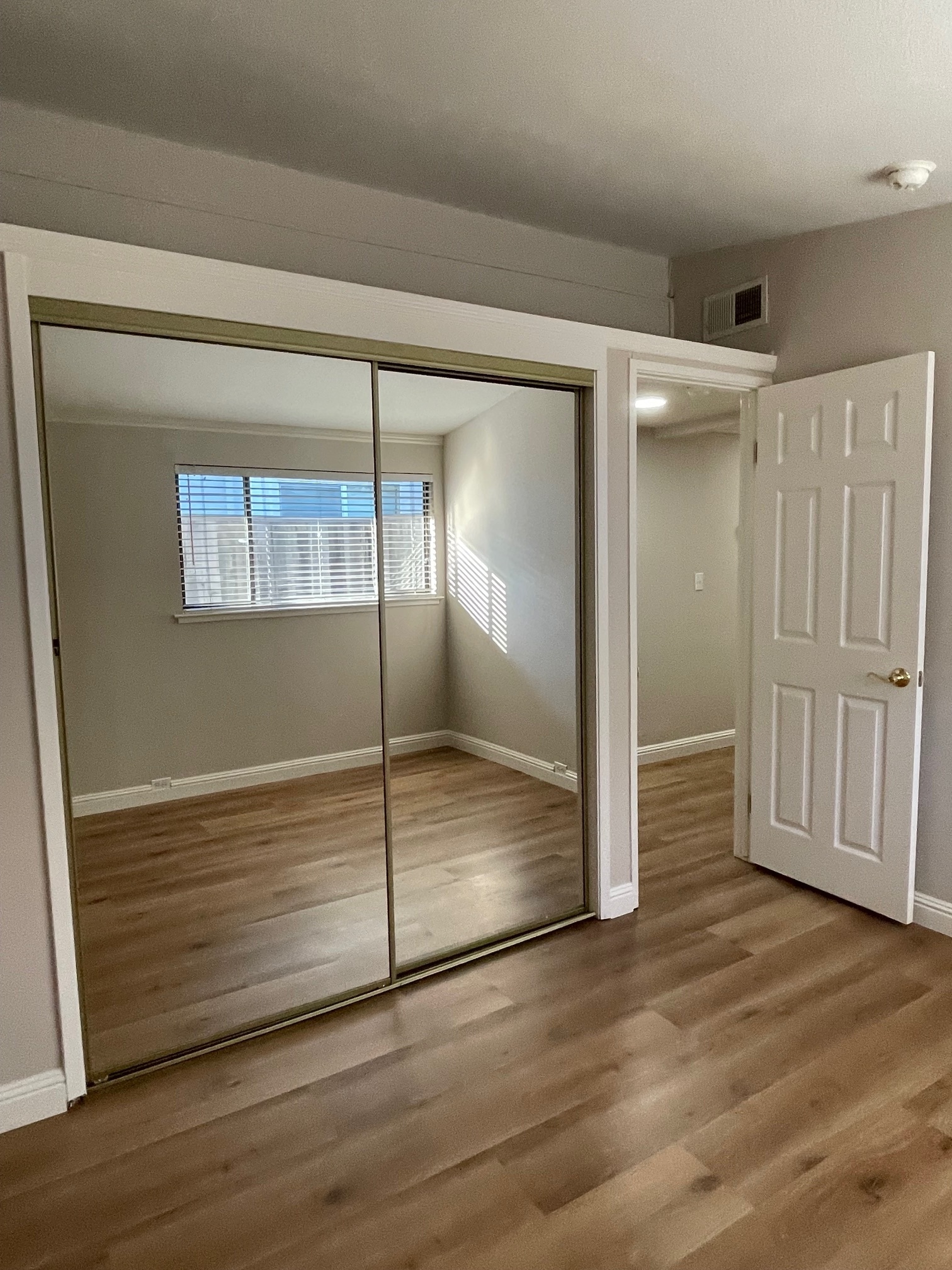 Building Photo - 10210 Sterling Blvd