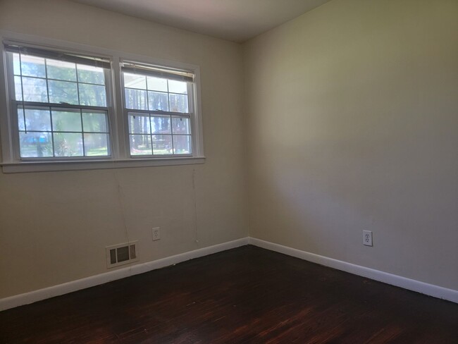 Building Photo - Spacious 3BR Ranch in Prime Atlanta Location!