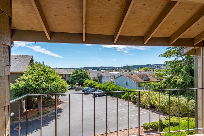 Building Photo - Charming 2-Bedroom Condo with Balcony – Pr...