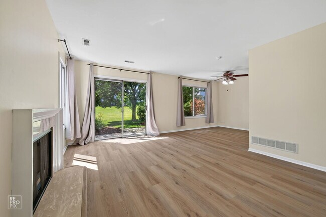 Building Photo - 7922 Knottingham Cir