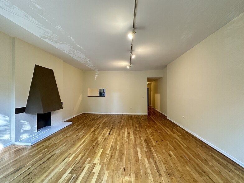 Building Photo - 1430 N Dearborn St