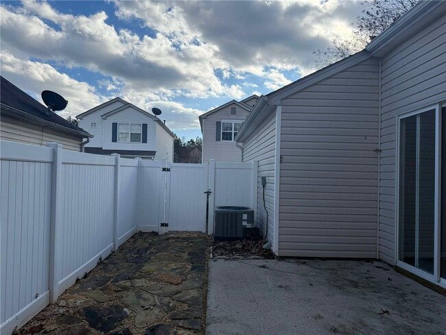 Building Photo - 128 Windcroft Ln NW