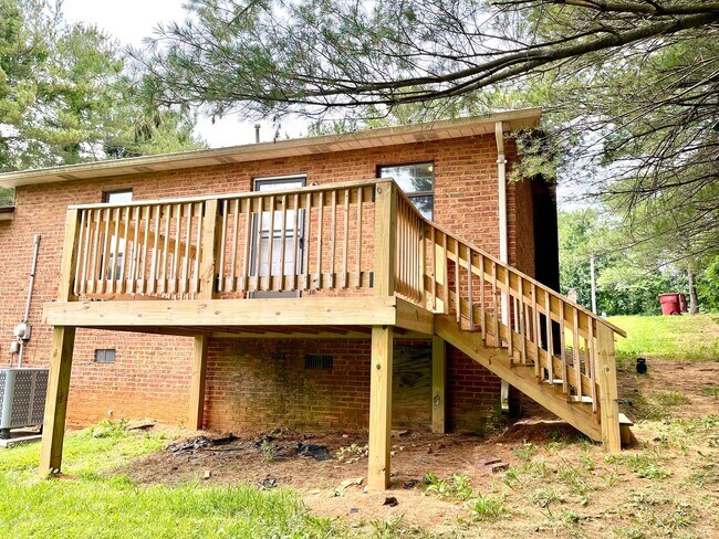Building Photo - 1721 Todd Dr
