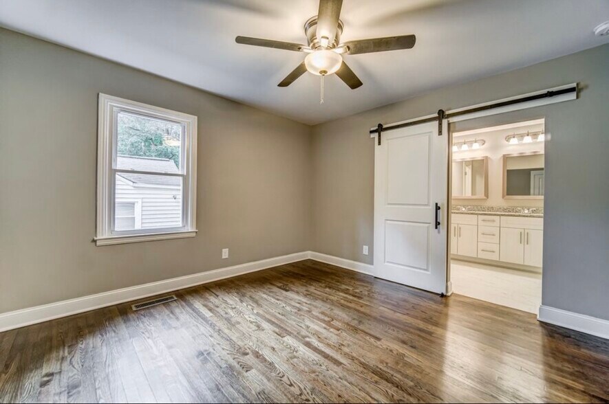 Building Photo - 1384 Westmont Rd SW