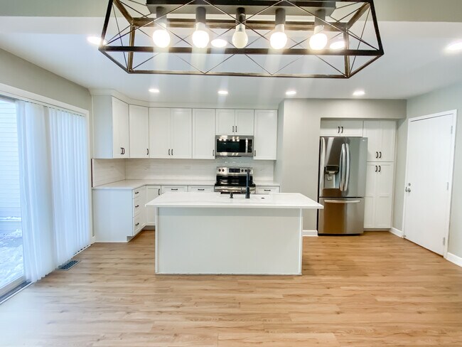 Building Photo - 643 Wilbur Ct