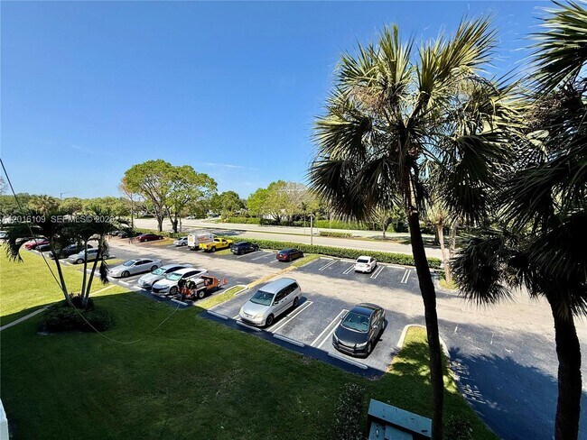 Building Photo - 1075 Riverside Dr