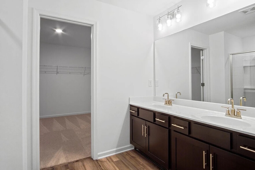 Building Photo - Room in House on Starmoss Ln