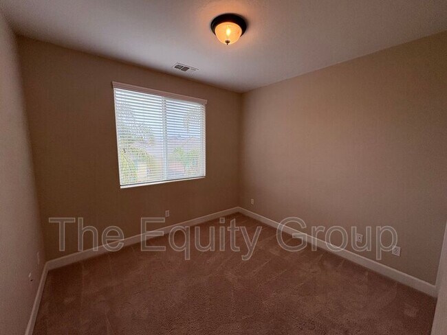 Building Photo - 3116 W Buena Vista Ave