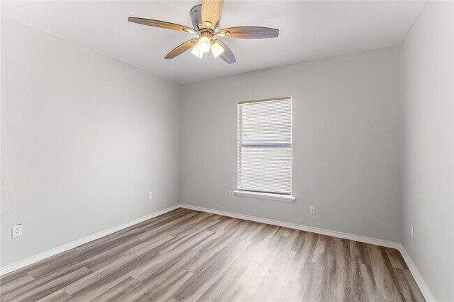 Building Photo - 108 Gm Ln