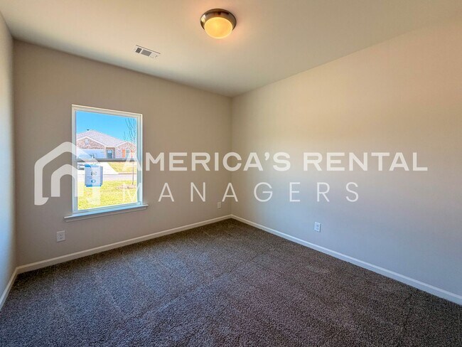 Building Photo - Modern Single Level Living at Havenridge! Sign a 13-month lease by 5/15/2026 and receive a leasin...