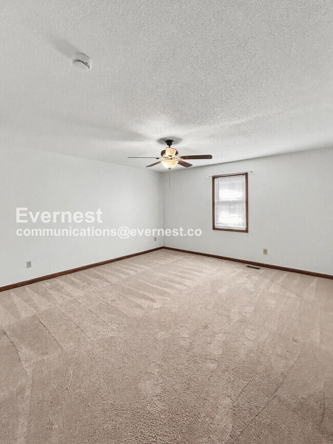 Building Photo - Spacious Condo with 2 bed / 2 bath / Pet Friendly / Available Now!