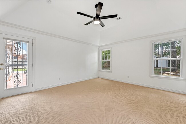 Building Photo - 903 N Quail Terrace