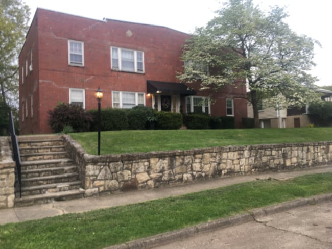 Building Photo - 1037 6th St W