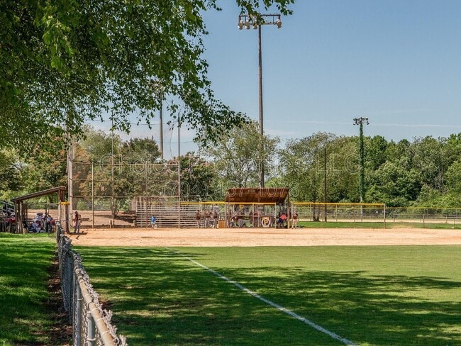 Building Photo - 4027 Zilker Park Dr