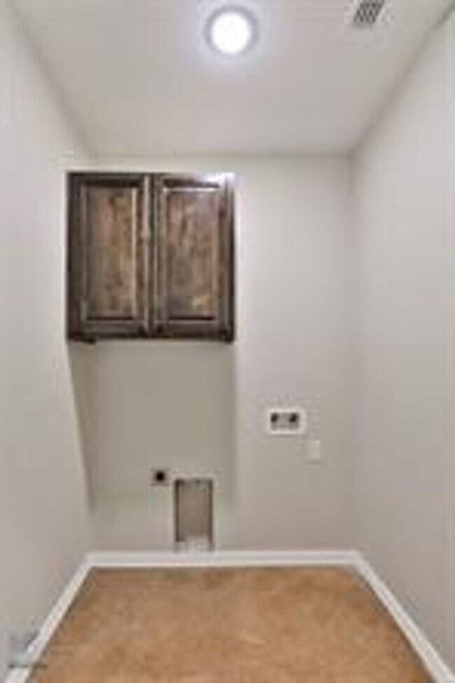 Building Photo - 1468 Bettis St