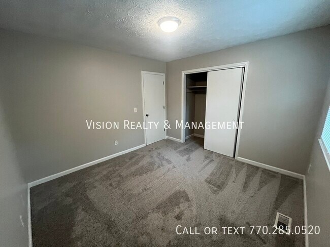 Building Photo - 5842 Oak Ct