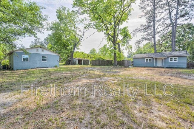 Building Photo - 2719a Meadowbrook Dr