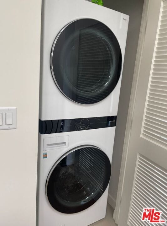 Building Photo - 1542 N Hoover St