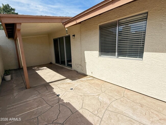 Building Photo - 2605 W Willow Ave