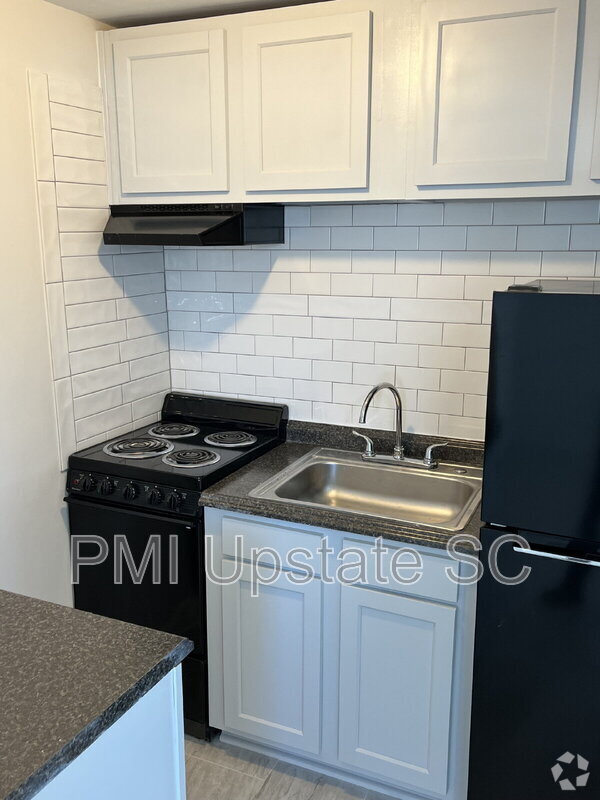 Building Photo - 201 Chandler Dr