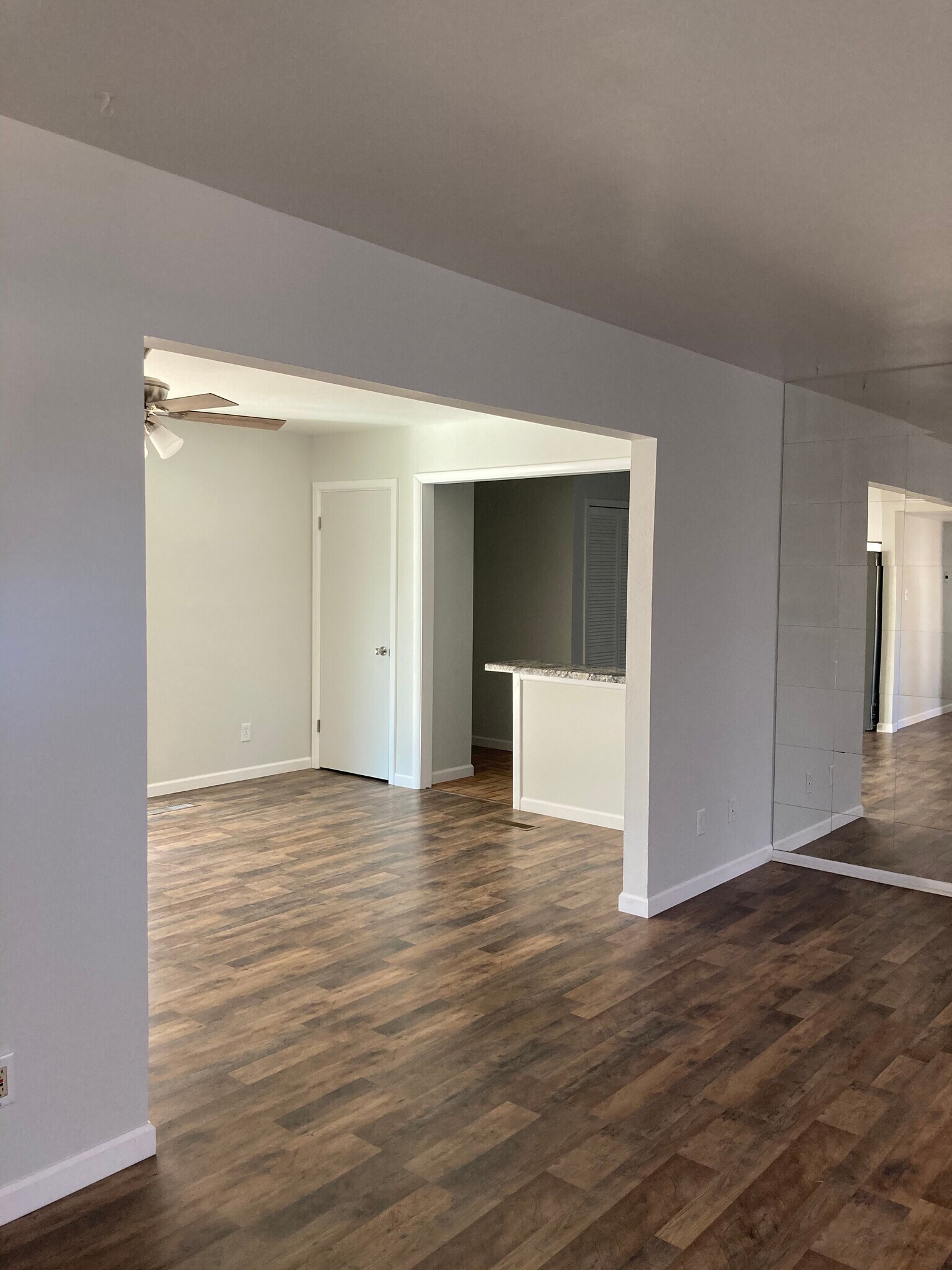 Building Photo - 3109 N Sunset Ave
