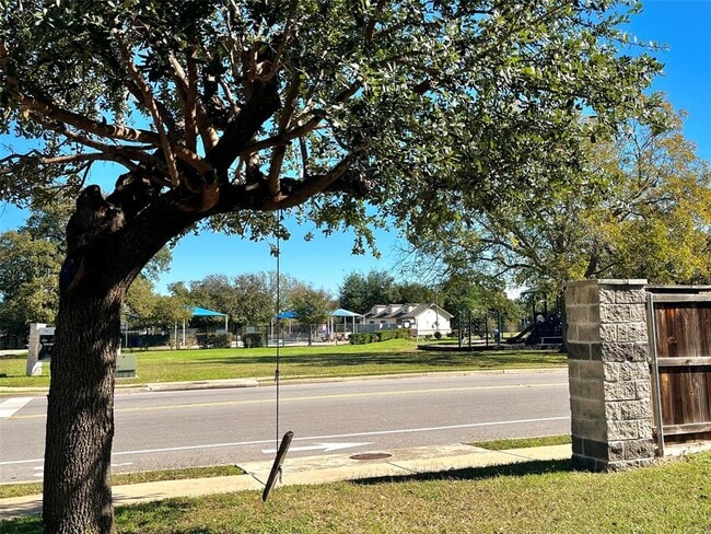 Building Photo - 206 Presidio Dr