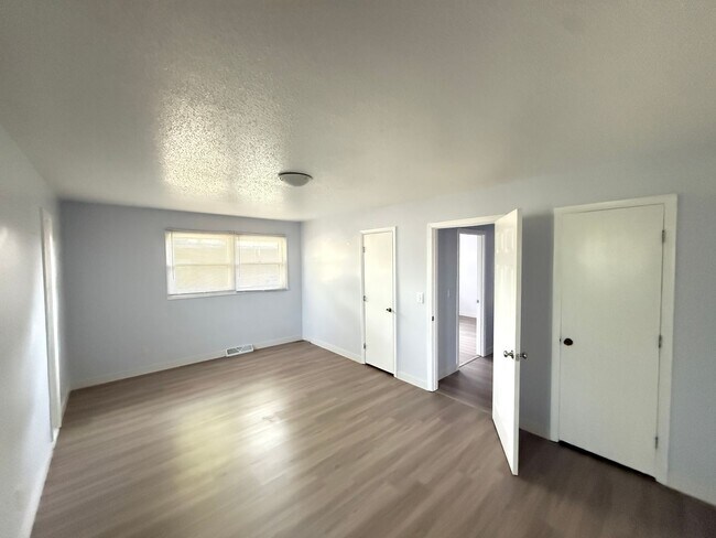 Building Photo - 432 Amherst Dr