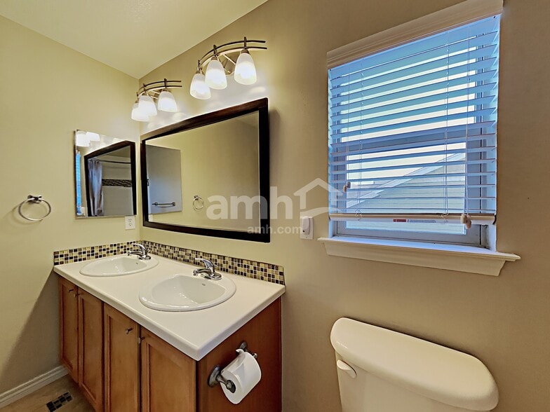 Building Photo - 12204 Hannibal St