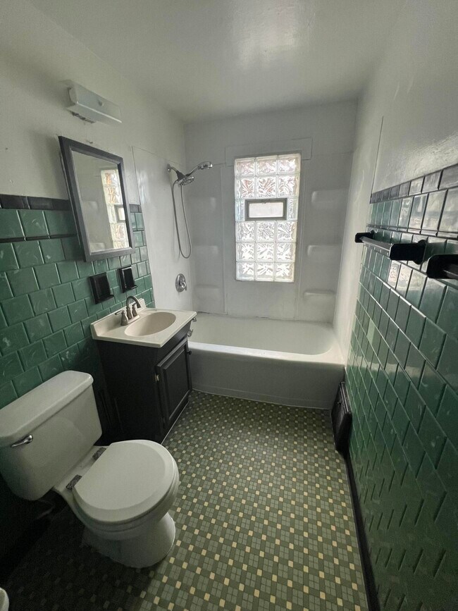 Building Photo - 2215 S 90th St