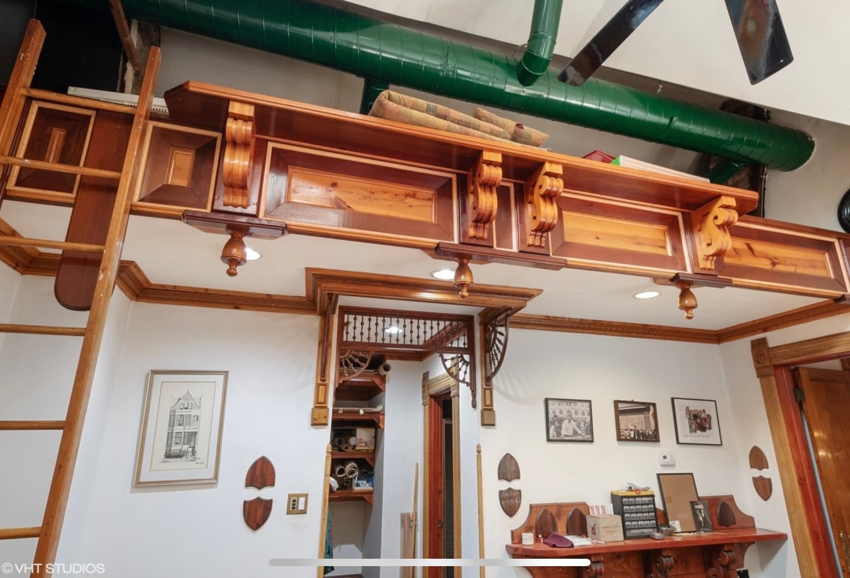 Building Photo - 1046 W Barry Ave