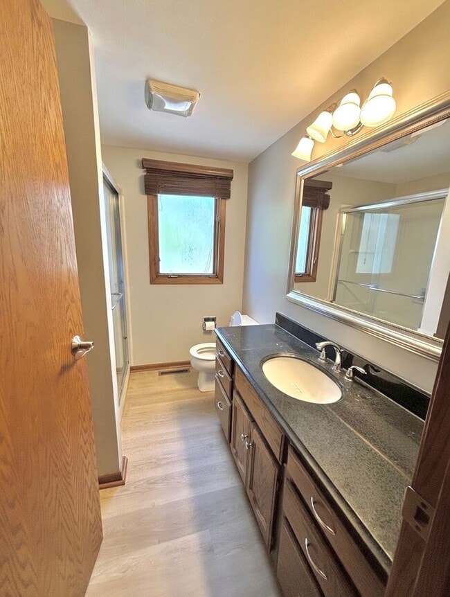 Building Photo - Entertainers dream in the heart of Eden Prairie! 3000+sf, updated, beautiful yard!!