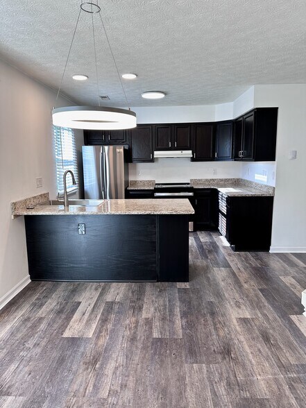 Kitchen - 11 Fountain Dr