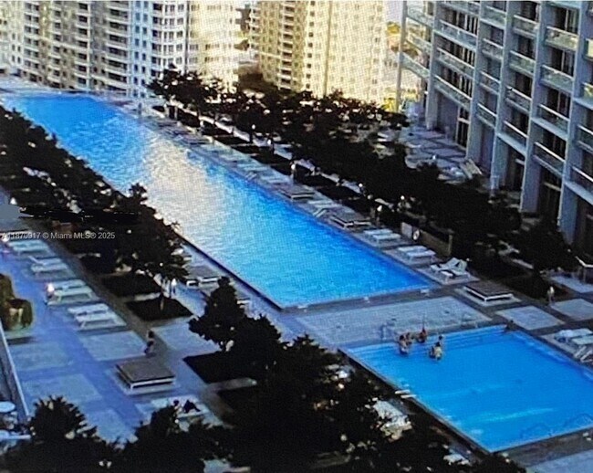 Building Photo - 475 Brickell Ave