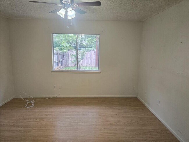 Building Photo - 420 Vista W Ct
