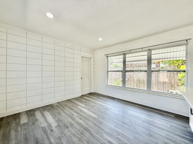 Building Photo - 4426 4th Ave N