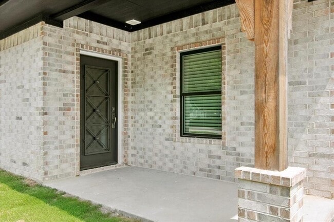 Building Photo - 685 Jones St