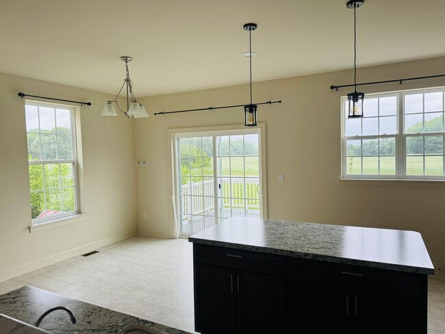 Building Photo - Spacious 3BR Townhome in Middletown