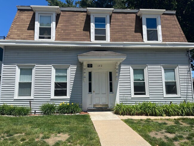 Building Photo - 170 Bigelow St