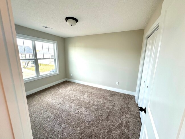 Building Photo - 3212 Song Sparrow Dr