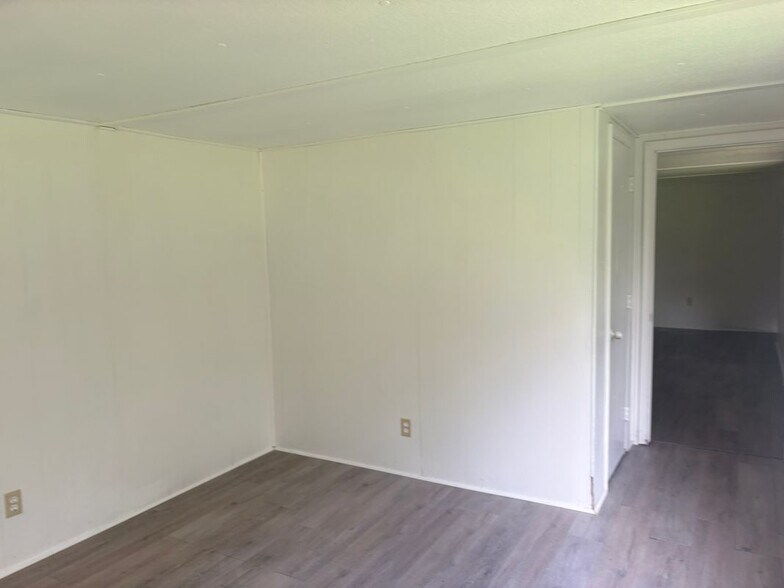 Building Photo - 2152 Glen Gardner Dr
