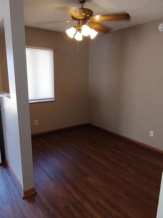 Building Photo - Cute 2 bedroom 1 bath ranch with garage.