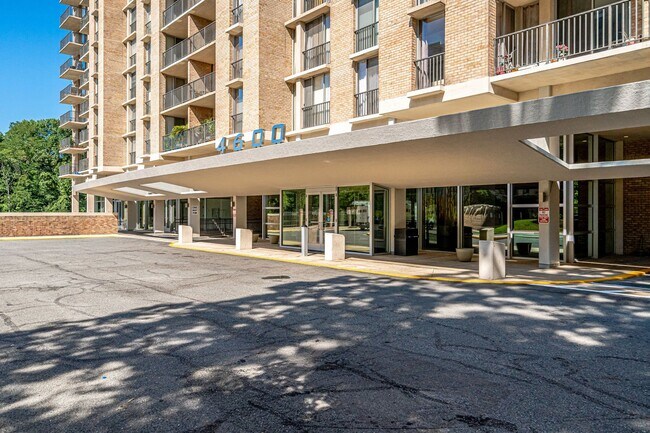 Building Photo - Studio Condo with all utilities included f...