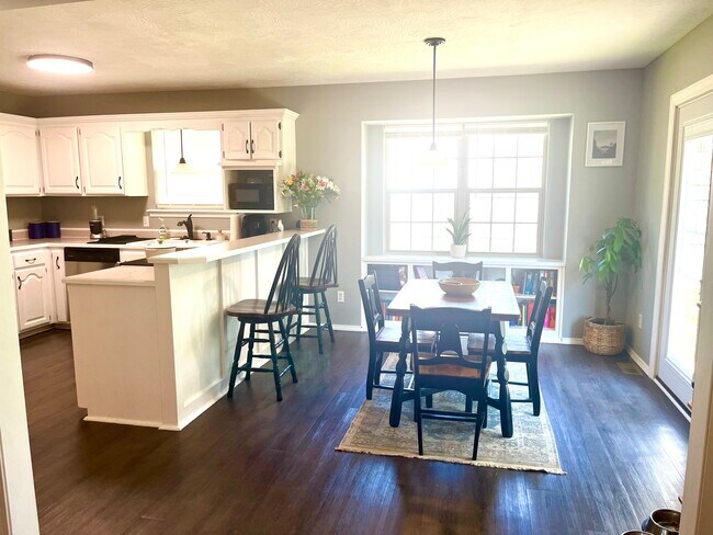 Building Photo - 390 Brook Ave