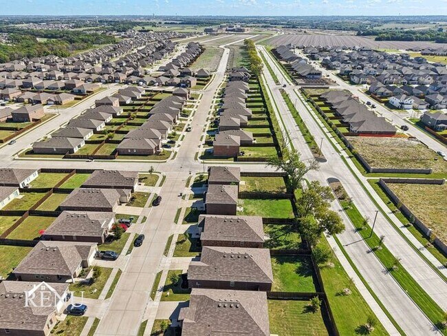 Building Photo - 460 Crestridge Dr