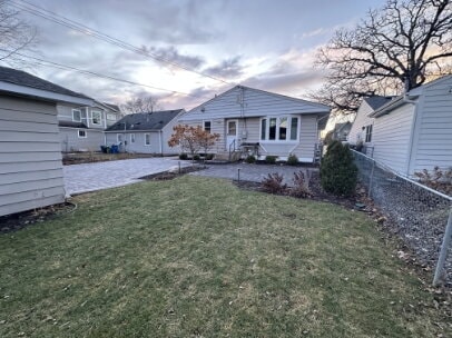 Building Photo - "Charming 4-Bed Retreat in Edina: Spacious 2142 Sq Ft with Hardwood Elegance & Cozy Fireplaces!"
